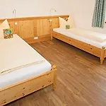 Thaurerhof Urlaub Auf Dem Bauernhof 农家乐 *