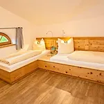 Thaurerhof Urlaub Auf Dem Bauernhof 农家乐 *